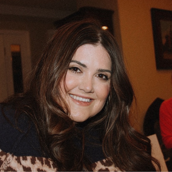 Meet your Posher, Courtney - Picture 1 of 1